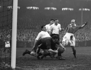 00207 Prints: English League Division One match at Craven Cottage Fulham 1 v Manchester United 0
