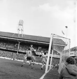 English League Division One match at The Dell Southampton 1 v West Ham United 1