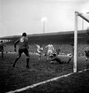 English League Division One match at Elland Road Leeds United 1 v Liverpool 1