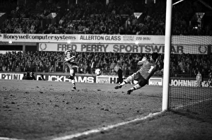 English League Division One match at Goodison Park Everton 1 v Aston Villa 1