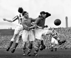 Division Prints: English League Division One match. Huddersfield Town 2 v Liverpool 2