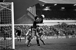 00211 Prints: English League Division Two match. Leeds United 1 v Charlton Athletic 2