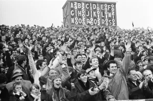 00383 Prints: English League Division One match. Manchester City 1-0 Leeds United