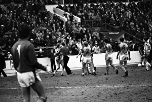 00213 Prints: English League Division Two match. Sheffield Wednesday 3 v Luton Town 3