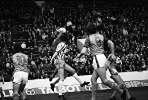 00213 Prints: English League Division Two match. Sheffield Wednesday 3 v Luton Town 3