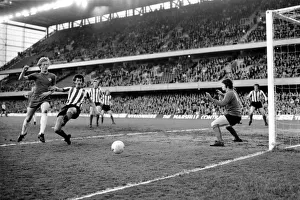 00249 Prints: English League Division One match at Stamford Bridge Chelsea 1 v Sheffield United 1