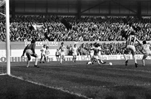 English League Division One match. Stoke City 1 v Liverpool 1. October 1982 MF09-05-073