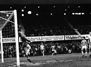 00257 Prints: English League Division One match Stoke City 1 v Norwich City 0 January 1983