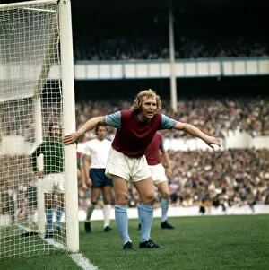 Images Dated 23rd September 1972: English League Division One match at White Hart Lane Tottenham Hotspur 1 v West Ham
