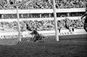 English League Division One match. Wolverhampton Wanderers 0 v Everton 3