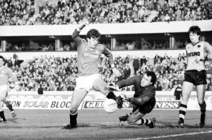 English League Division One match. Wolverhampton Wanderers 1 v Manchester United 1