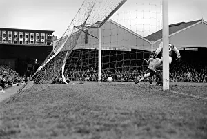 English League Division One match Wolverhampton Wanderers 2 v Arsenal 0