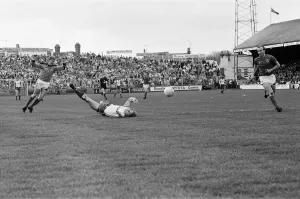 00935 Prints: English League Division Two Reading 2 -2 Portsmouth match held at Elm Park