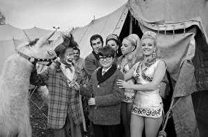 00498 Prints: Entertainment Circus Children: 10 year old David Hibling