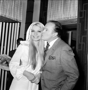 Entertainment: Film actor Bob Hope opens how to commit marriage