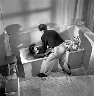 Entertainment Films: Gloria Grahame and John Ireland in a scene from the film