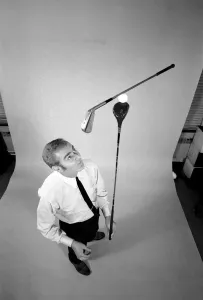 Entertainment: Juggling: Juggler Rob Murray doing his thing with three golf clubs