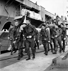 Entertainment. Military Navy: Twenty ships divers from H. M. S