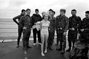 Entertainment. Military Navy: Twenty ships divers from H. M. S