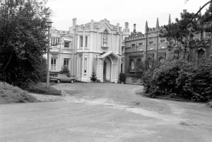 00292 Prints: Front entrance to the Priory Nursing home Rochampton where Rolling Stones Brian Jones