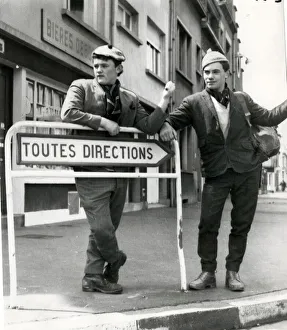 01150 Prints: EQI CELTIC VERSUS INTER MILAN MAY 1967 CLETIC FANS SUPPORTERS STAND AT SIGN TOUTES