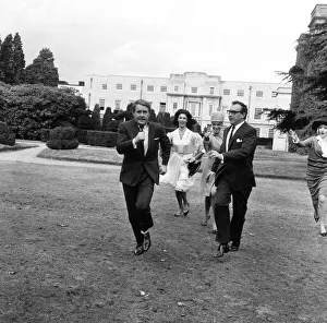 Eric Morecambe and Ernie Wise sign contract to appear in new film
