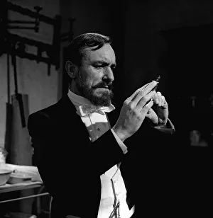 Eric Porter plays the part of a phychciatrist treating the daughter of Jack the Ripper