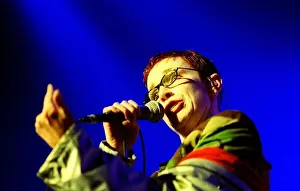 00329 Prints: The Eurythmics in concert. Annie Lennox performing at the NEC last night