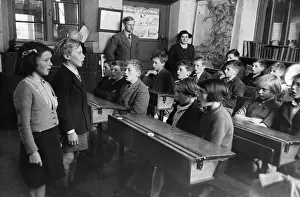 01467 Prints: Evacuated children Irene Barker and Victor Woolridge take part in a singing competition