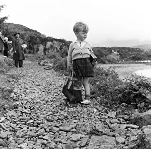 00592 Prints: Evacuation of Island of Soay. Some of the 27 people of Soay Island banded together for