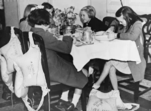 Meal Prints: Evacuees on a ship from Great Britain arrive in South Africa during the Second World War