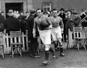 00571 Prints: EVALUATION SCAN ONLY. FA Cup Thirds Round Replay match at Filbert Street