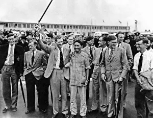 00036 Prints: Everest men fly home. Men of the British Everest expedition arrived at London airport