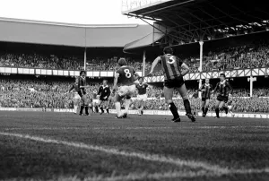 Everton 0 v Manchester City 1. Division 1 Football October 1981 MF04-11-012