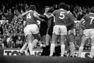 Everton 0 v Manchester City 1. Division 1 Football October 1981 MF04-11-047