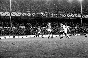 Images Dated 1st December 1984: Everton 1 v. Sheffield Wednesday 1. December 1984 MF18-18-011