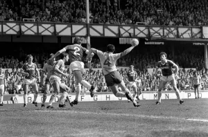 00220 Prints: Everton 2 v. Arsenal 1. April 1982 MF06-35-013 Local Caption Division 1 Football