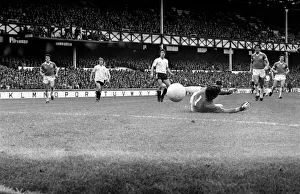 Everton 2 v. Ipswich 1. October 1981 MF03-23-025 Local Caption Division 1