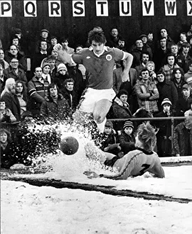 Everton forward Bob Latchford on the ball as Wolverhampton Wanderers defender Parkin