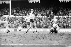 Everton v. Arsenal. March 1985 MF20-13-033 The final score was a two nil victory