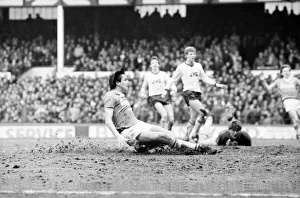 Everton v. Arsenal. March 1985 MF20-13-034 The final score was a two nil victory to