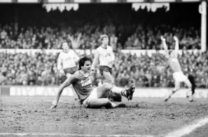 Everton v. Arsenal. March 1985 MF20-13-035 The final score was a two nil victory to