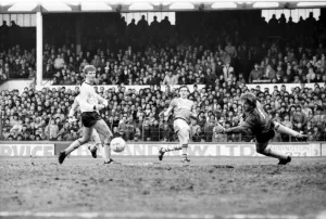 Everton v. Arsenal. March 1985 MF20-13-048 The final score was a two nil victory