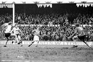 00234 Prints: Everton v. Arsenal. March 1985 MF20-13-049 The final score was a two nil victory