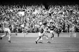 00235 Prints: Everton v. Aston Villa. October 1984 MF18-01-007 The final score was a two one victory
