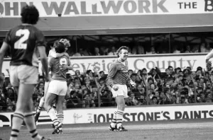 00235 Prints: Everton v. Aston Villa. October 1984 MF18-01-017 The final score was a two one