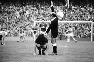 00235 Prints: Everton v. Aston Villa. October 1984 MF18-01-026 The final score was a two one