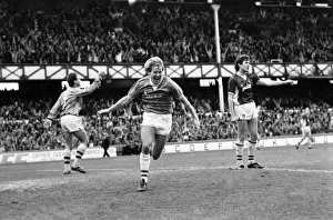 Everton v. Aston Villa. October 1984 MF18-01-038 The final score was a two one