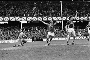 Everton v. Aston Villa. October 1984 MF18-01-039 The final score was a two one