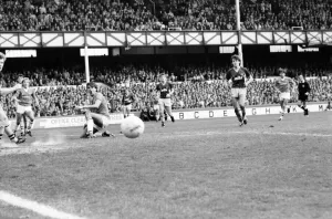 Everton v. Aston Villa. October 1984 MF18-01-048 The final score was a two one